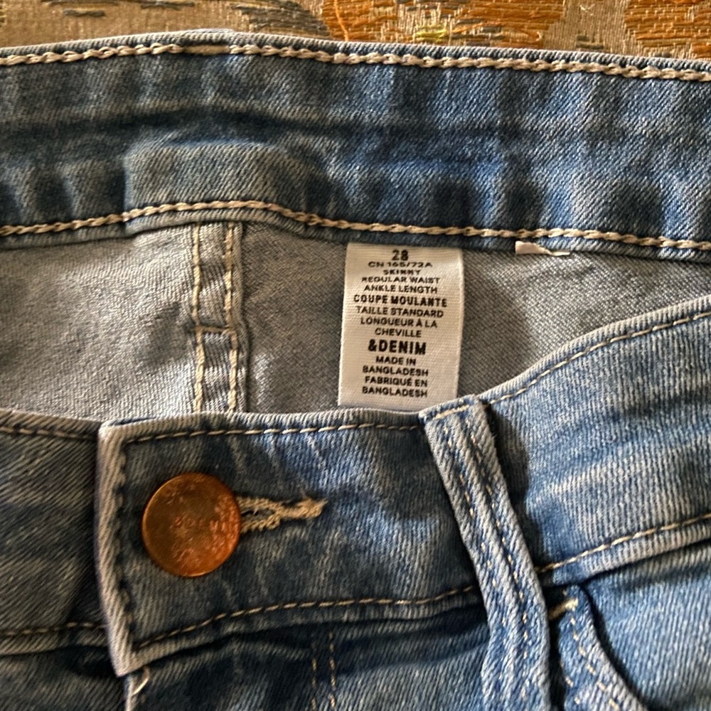 H&M light wash jeans